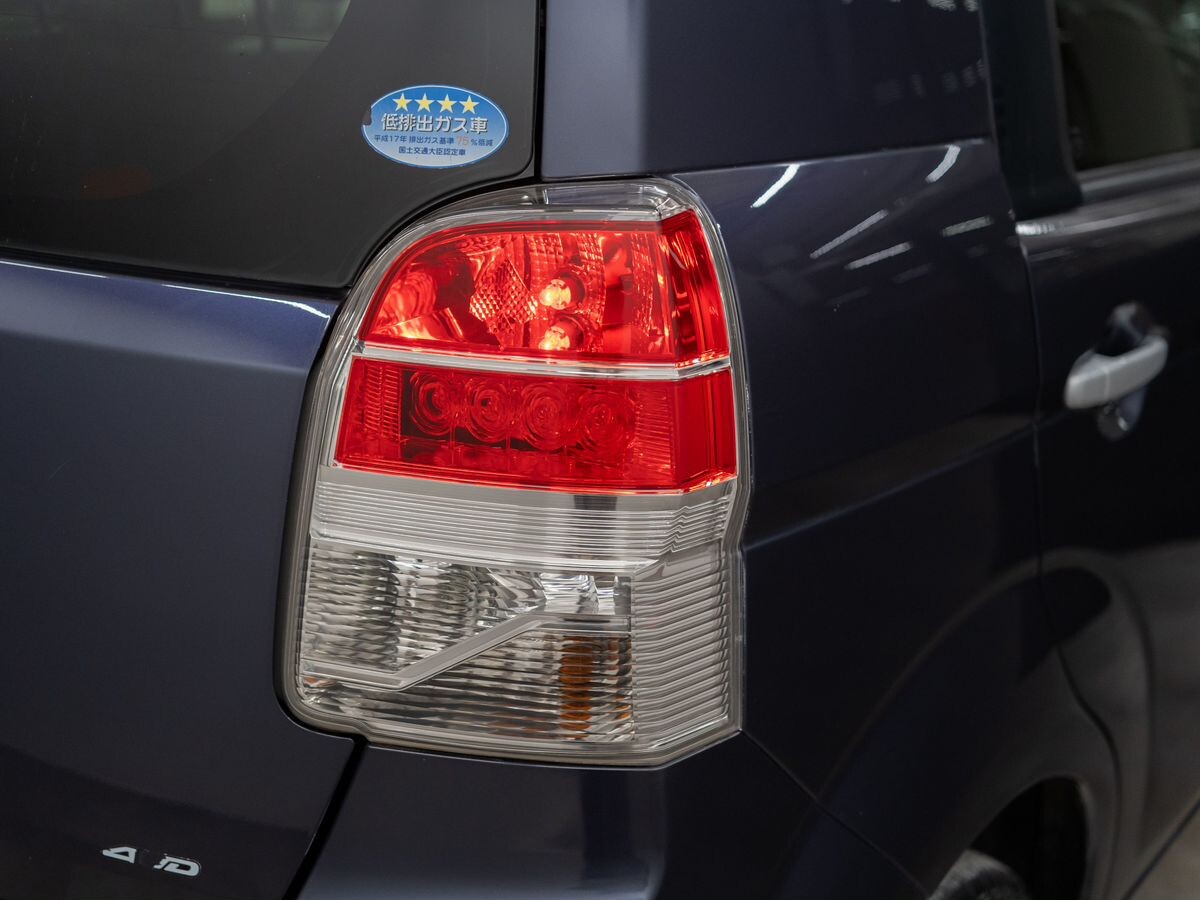 Toyota Spade 2012 - фото автомобиля