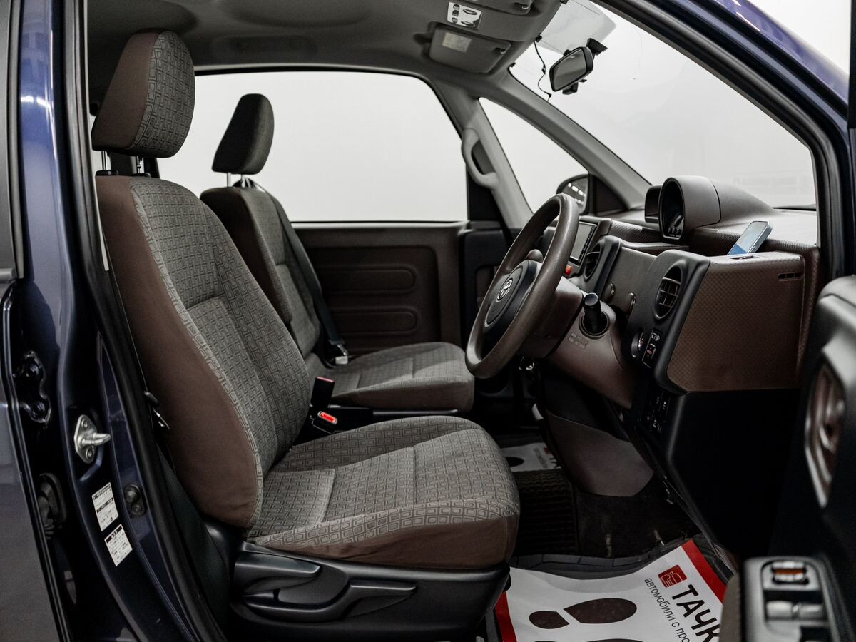 Toyota Spade 2012 - фото автомобиля