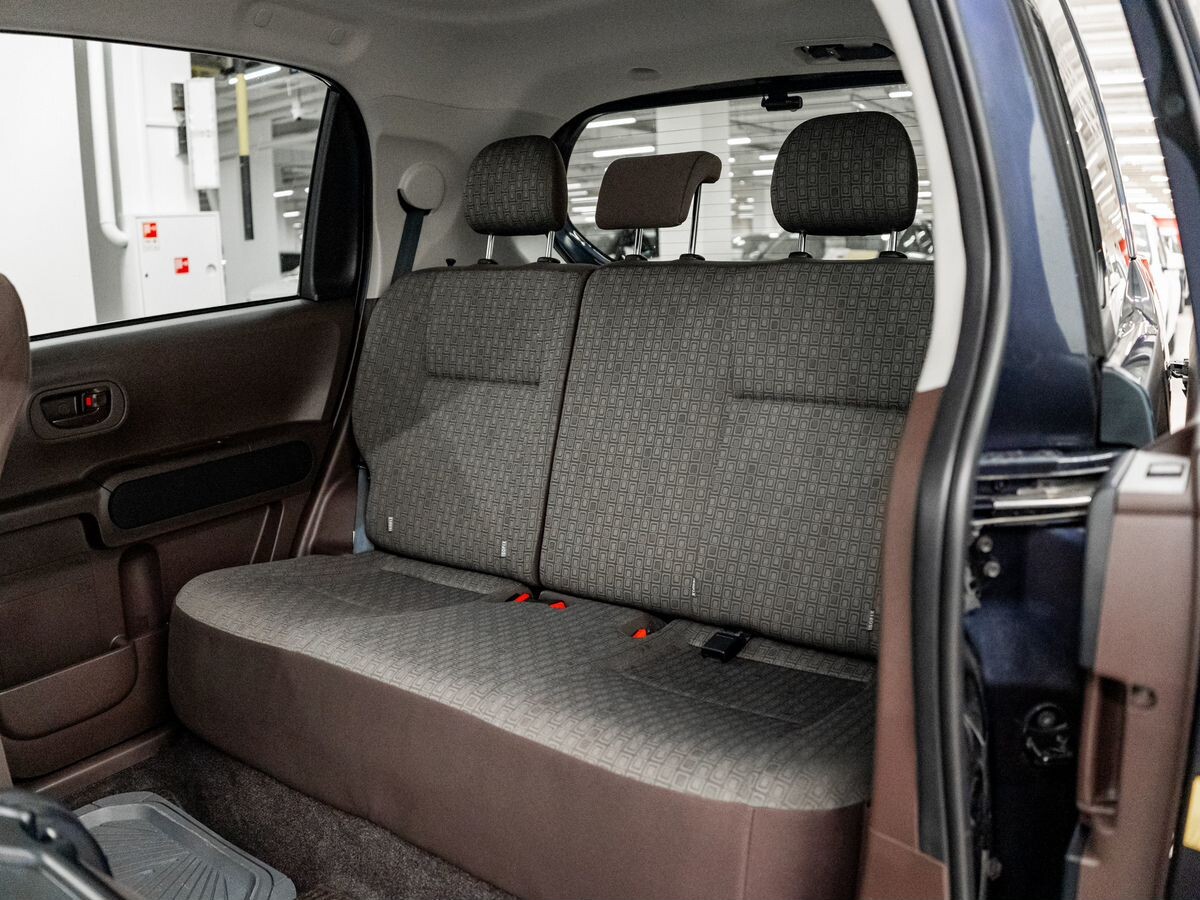 Toyota Spade 2012 - фото автомобиля