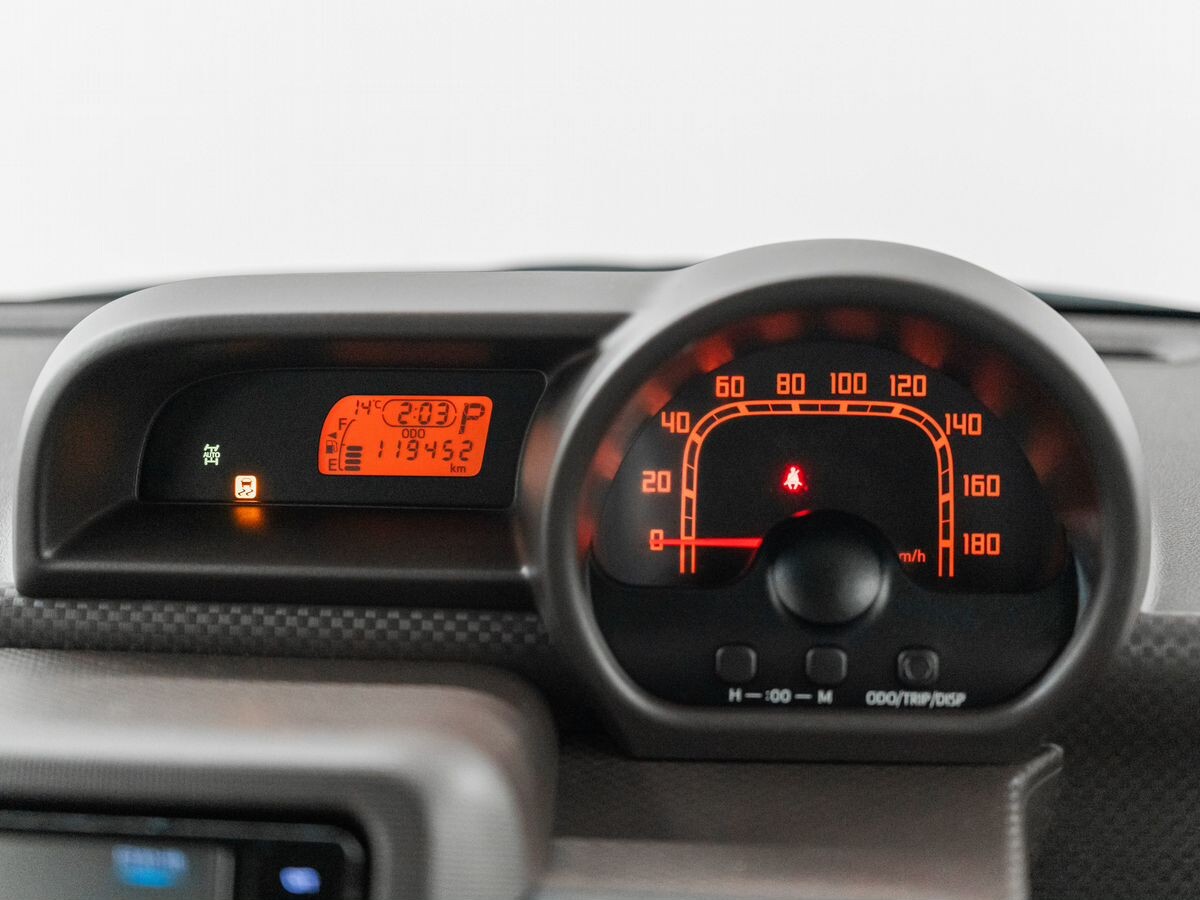 Toyota Spade 2012 - фото автомобиля