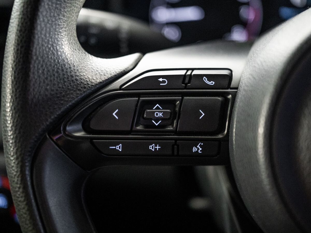 Toyota Yaris 2020 - фото автомобиля