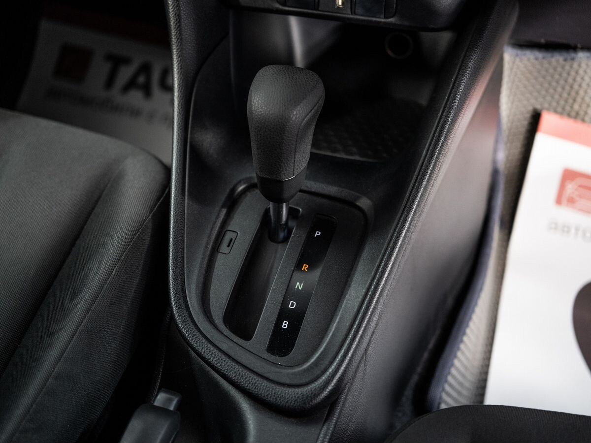 Toyota Yaris 2020 - фото автомобиля