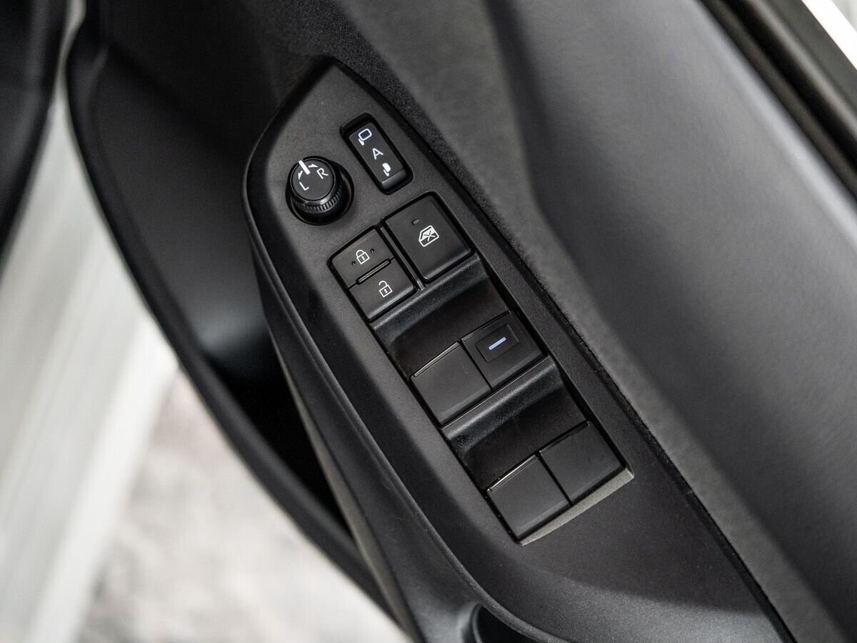 Toyota Yaris 2020 - фото автомобиля