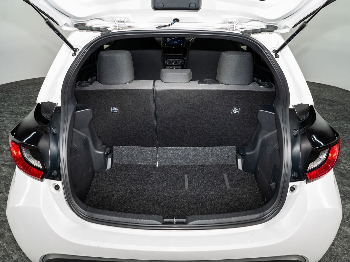 Toyota Yaris 2020 - фото автомобиля