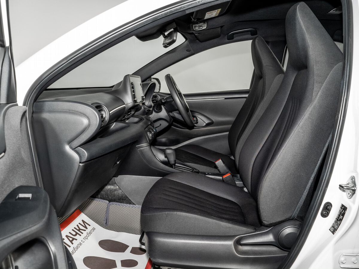 Toyota Yaris 2020 - фото автомобиля