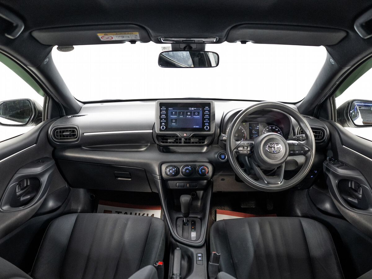 Toyota Yaris 2020 - фото автомобиля