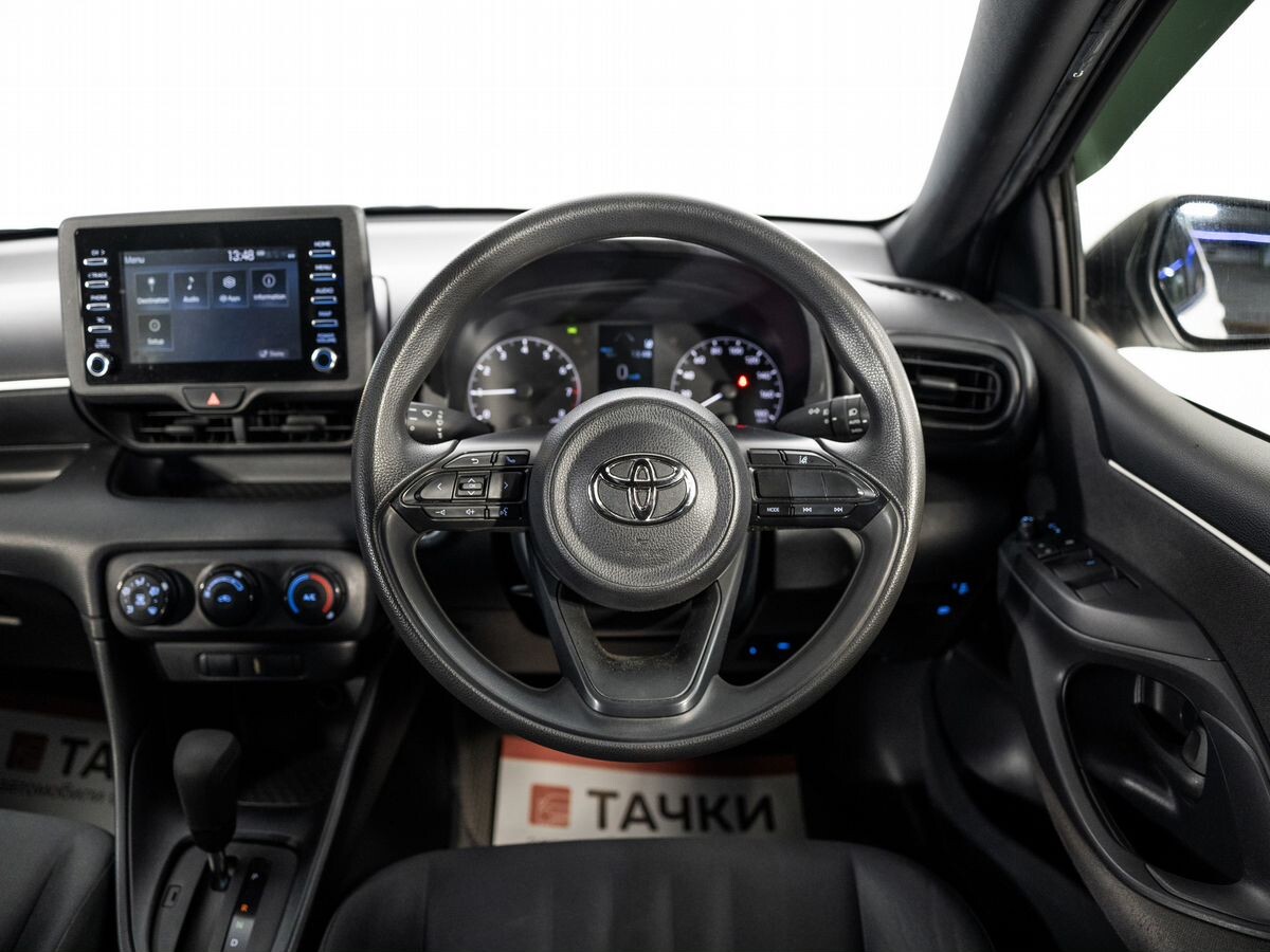 Toyota Yaris 2020 - фото автомобиля