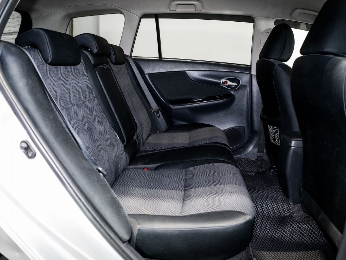 Toyota Corolla 2010 - фото автомобиля