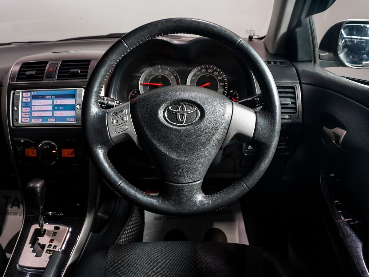 Toyota Corolla 2010 - фото автомобиля