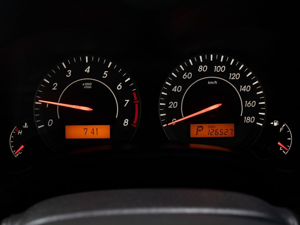 Toyota Corolla 2010 - фото автомобиля