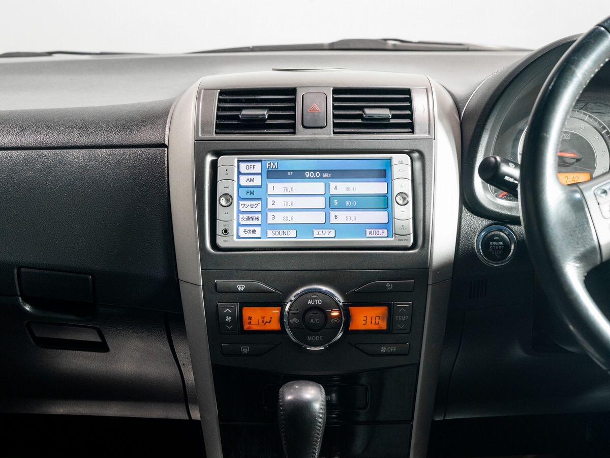 Toyota Corolla 2010 - фото автомобиля