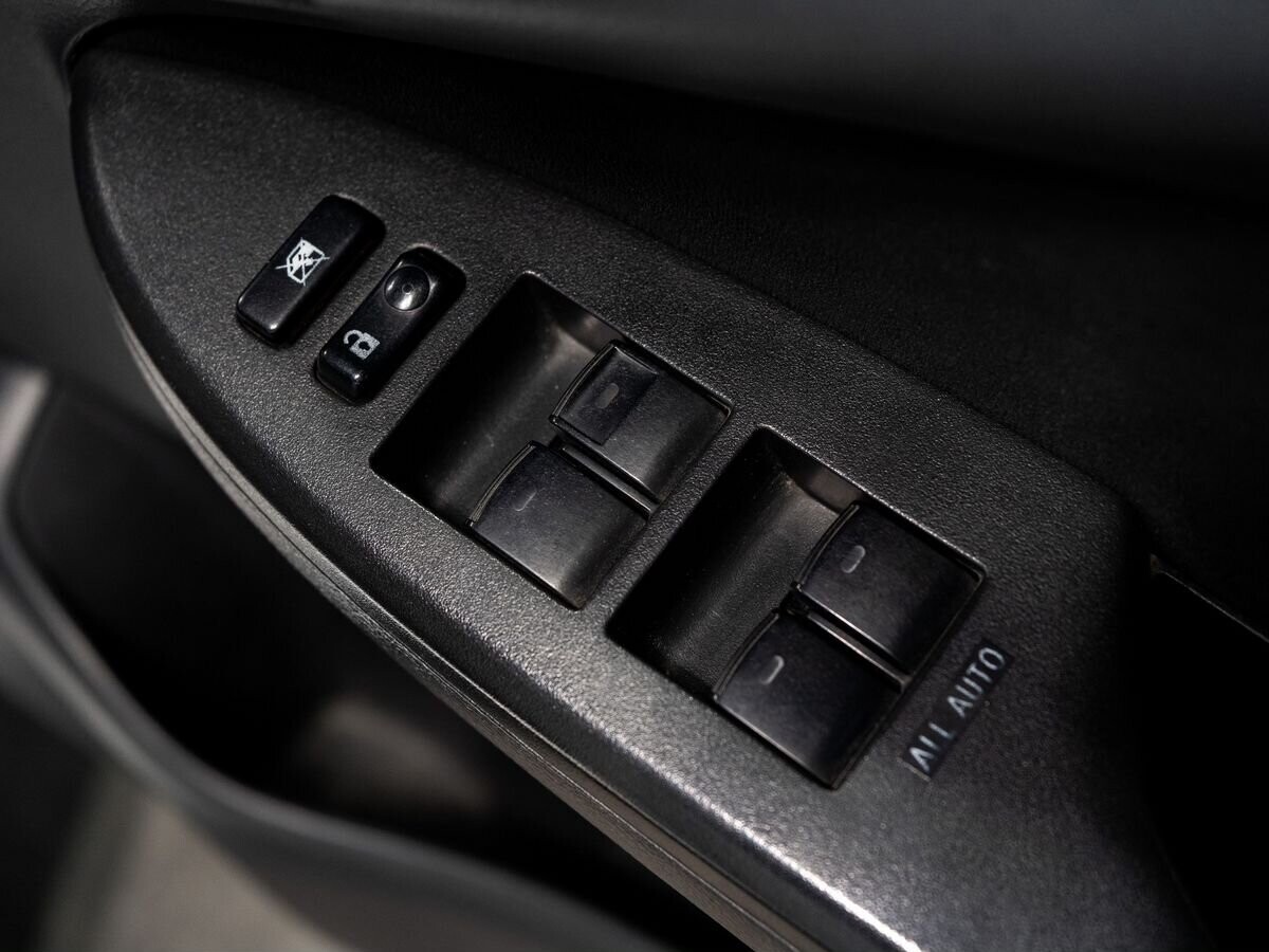 Toyota Corolla 2010 - фото автомобиля