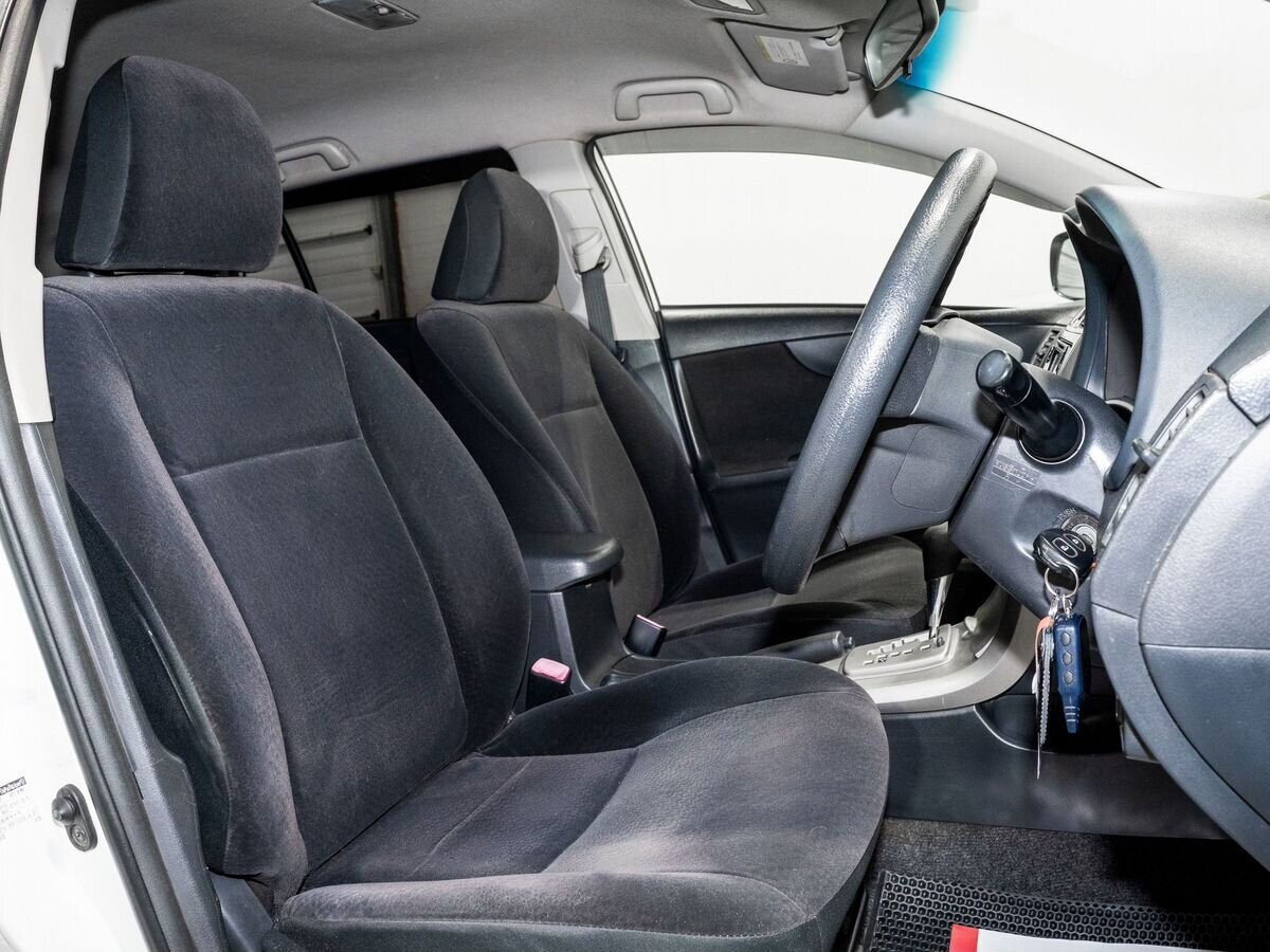 Toyota Corolla 2010 - фото автомобиля