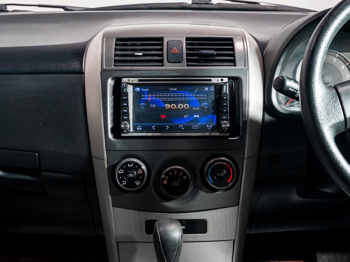 Toyota Corolla 2010 - фото автомобиля