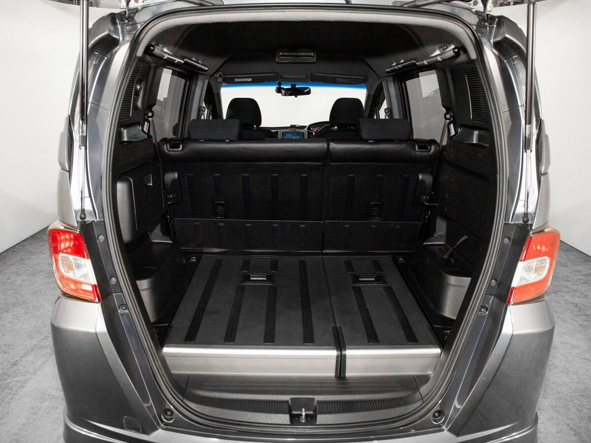 Honda Freed 2010 - фото автомобиля