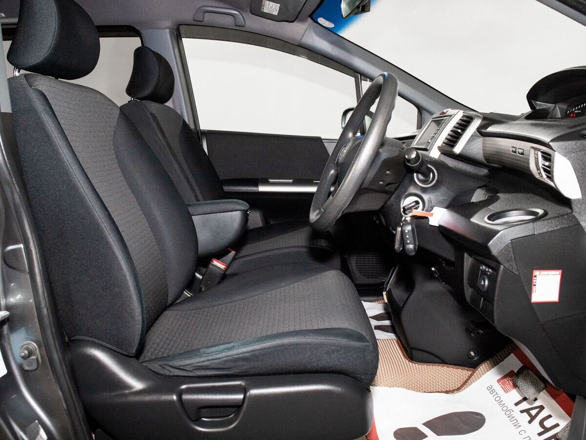 Honda Freed 2010 - фото автомобиля