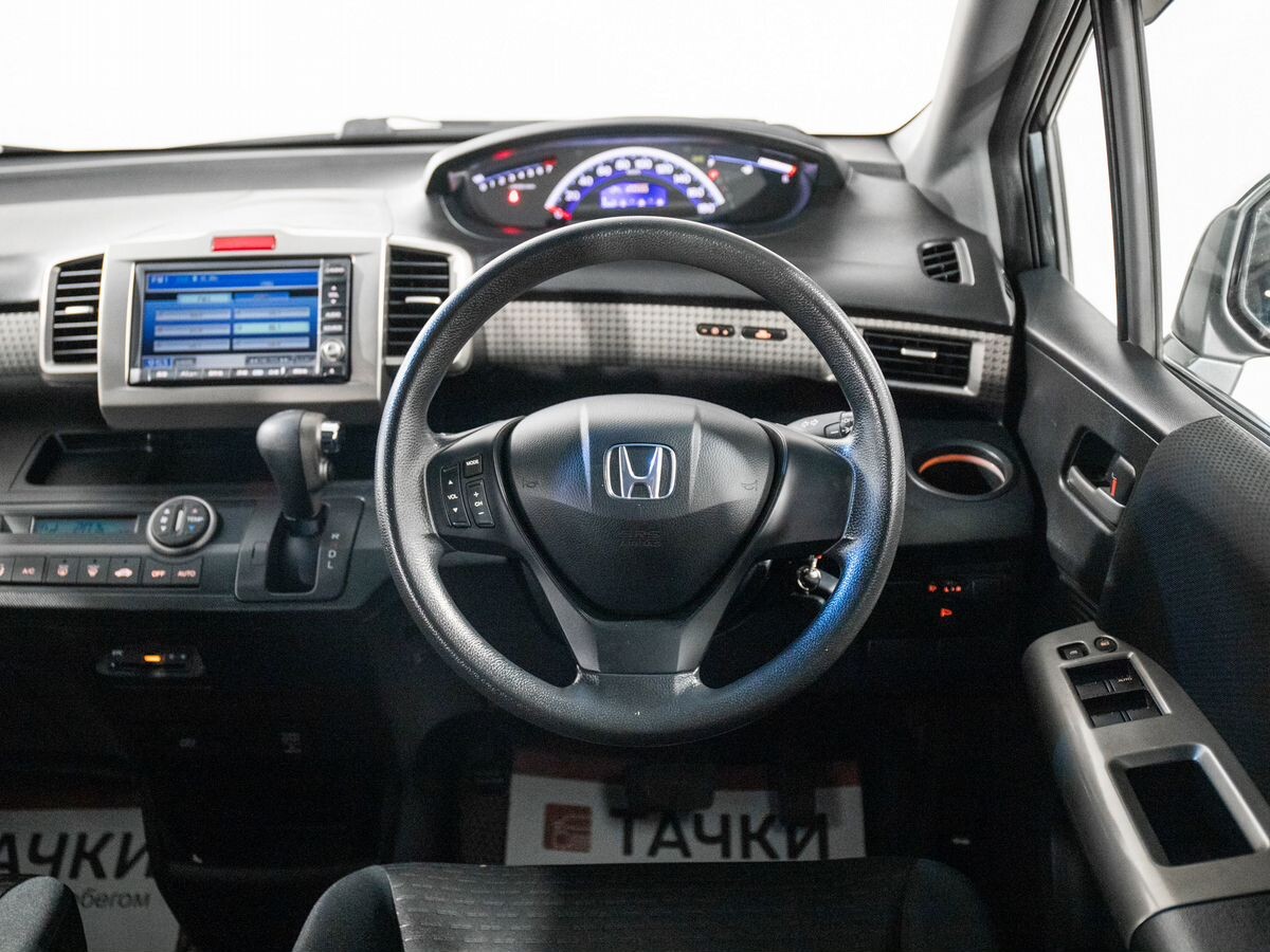 Honda Freed 2010 - фото автомобиля