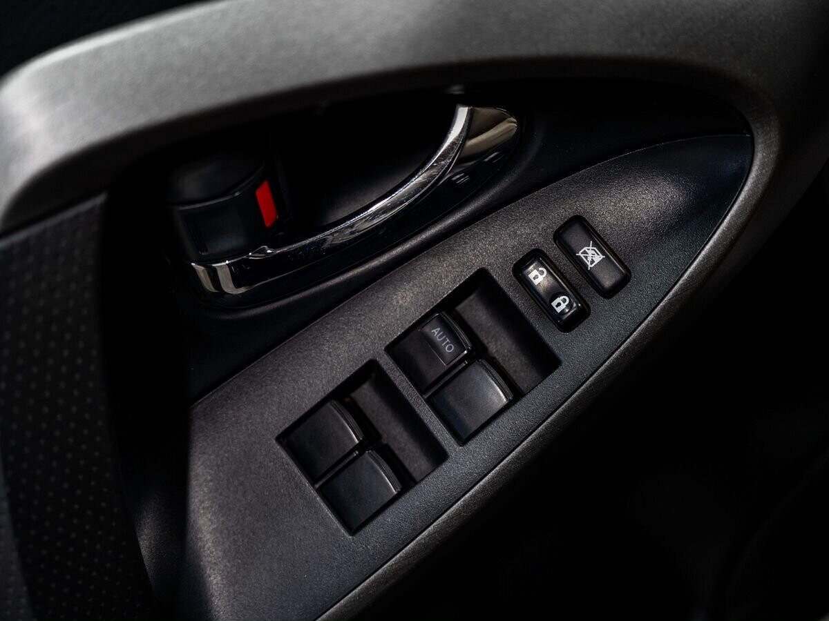 Toyota RAV4 2011 - фото автомобиля