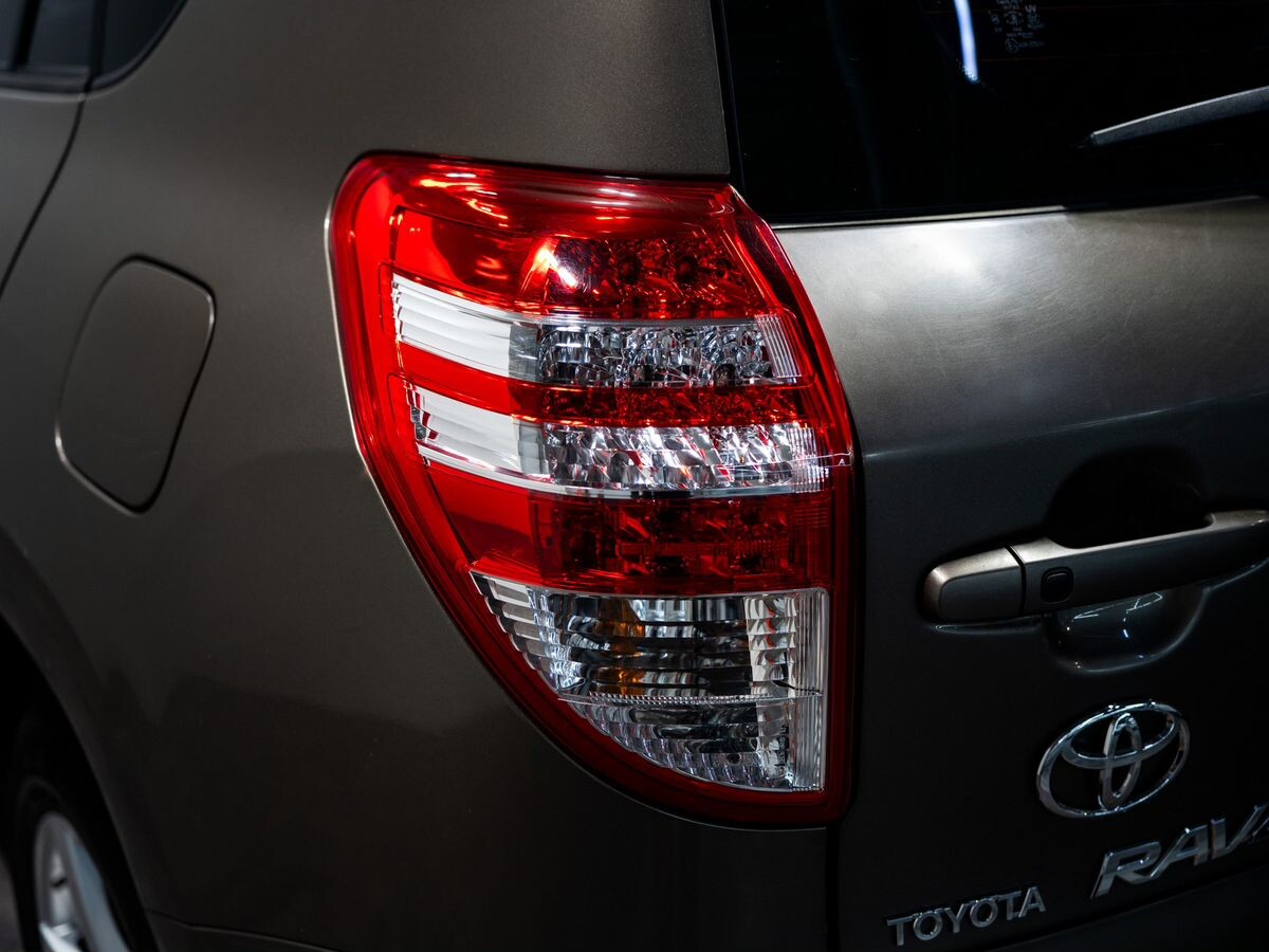 Toyota RAV4 2011 - фото автомобиля