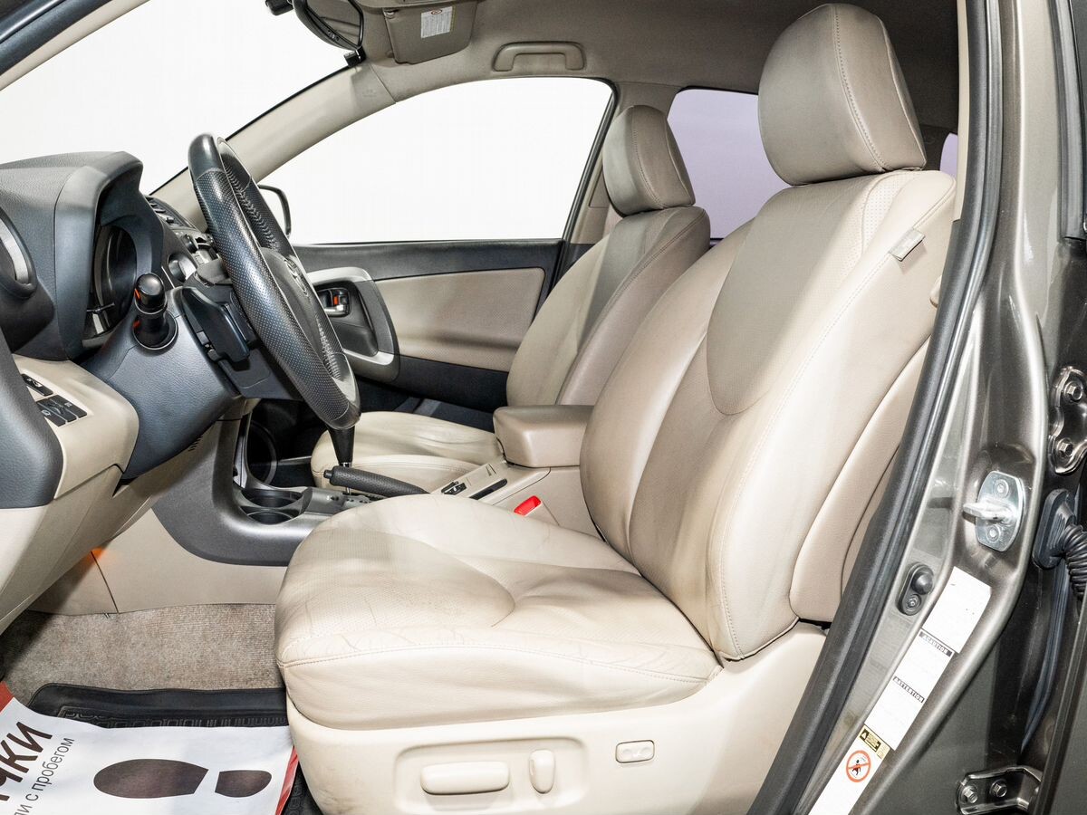 Toyota RAV4 2011 - фото автомобиля