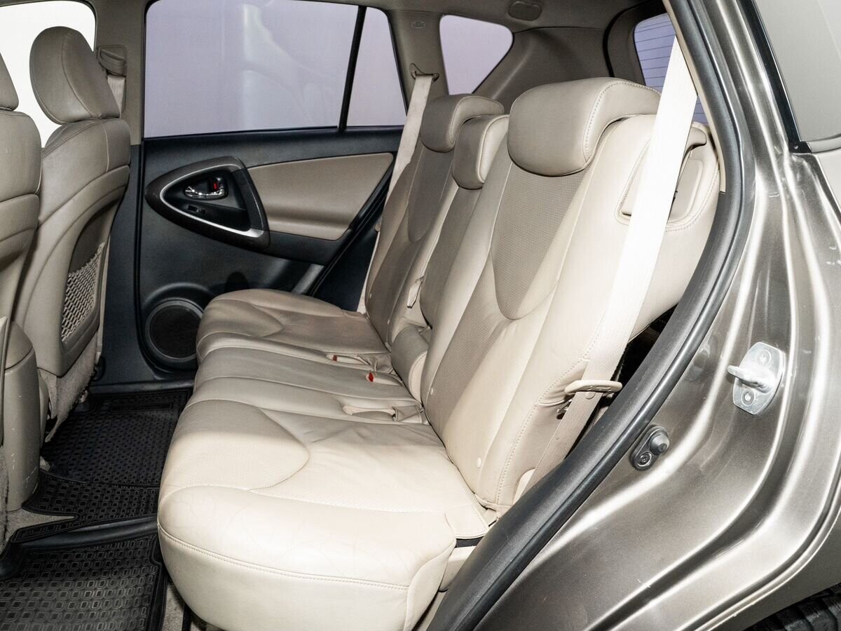 Toyota RAV4 2011 - фото автомобиля