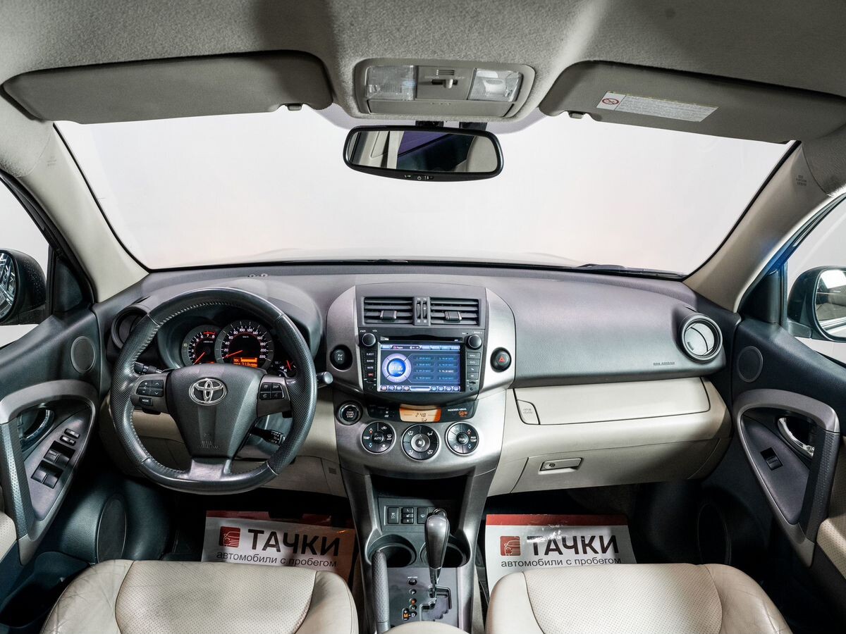 Toyota RAV4 2011 - фото автомобиля