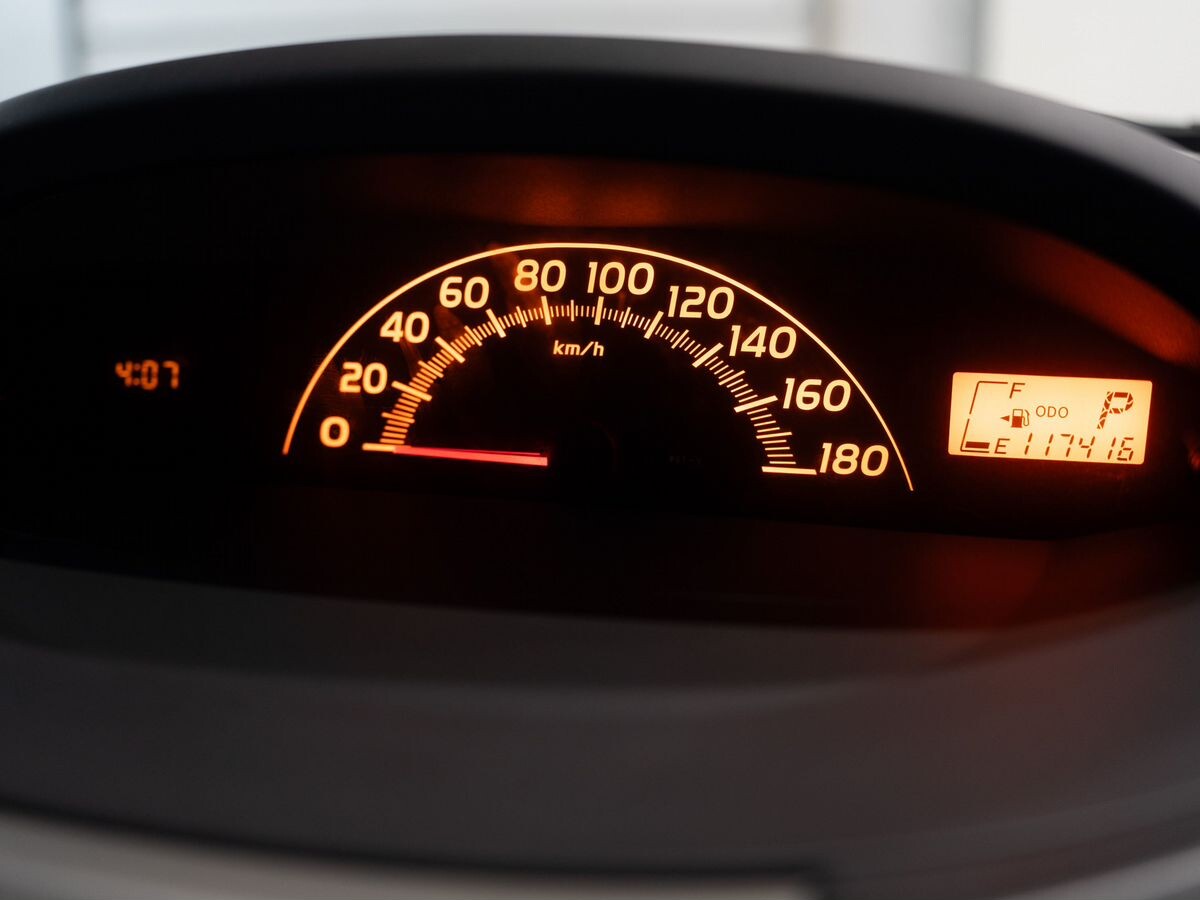 Toyota Vitz 2010 - фото автомобиля