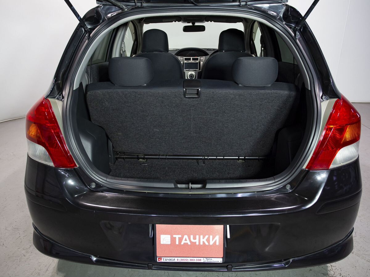 Toyota Vitz 2010 - фото автомобиля