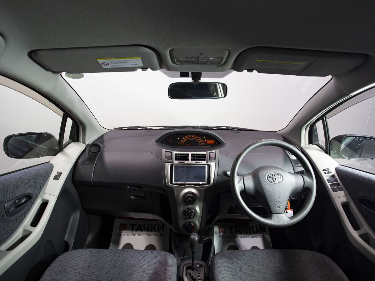 Toyota Vitz 2010 - фото автомобиля