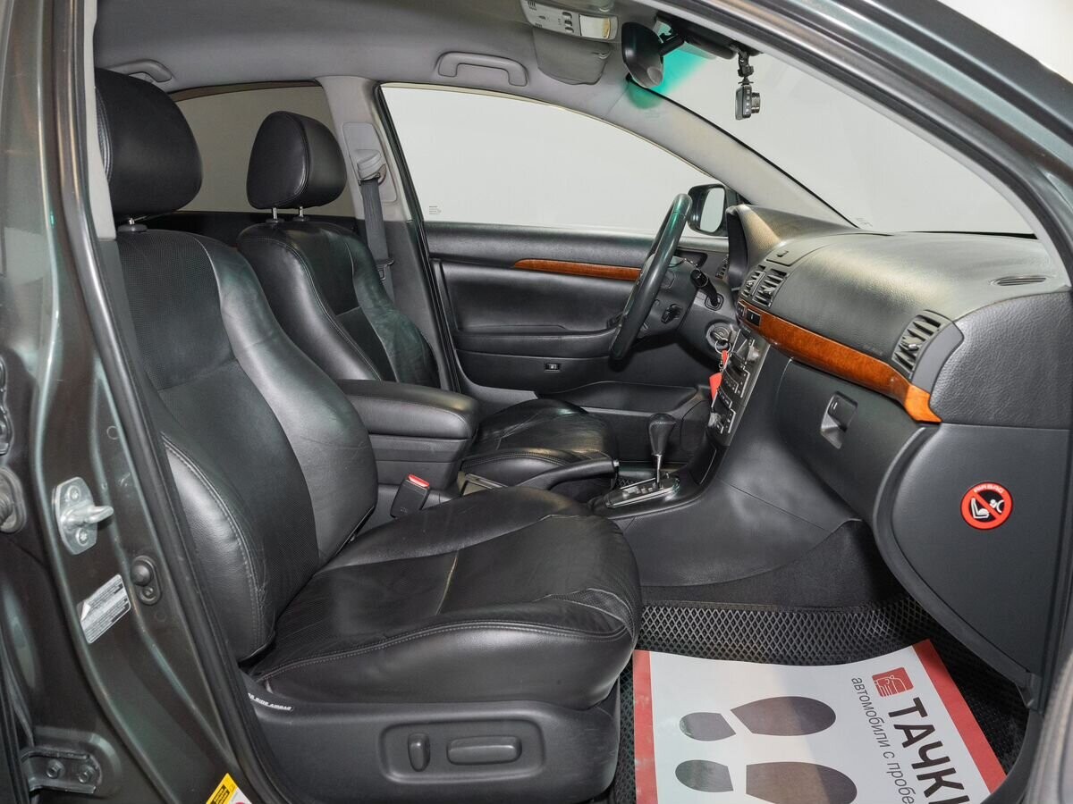 Toyota Avensis 2008 - фото автомобиля