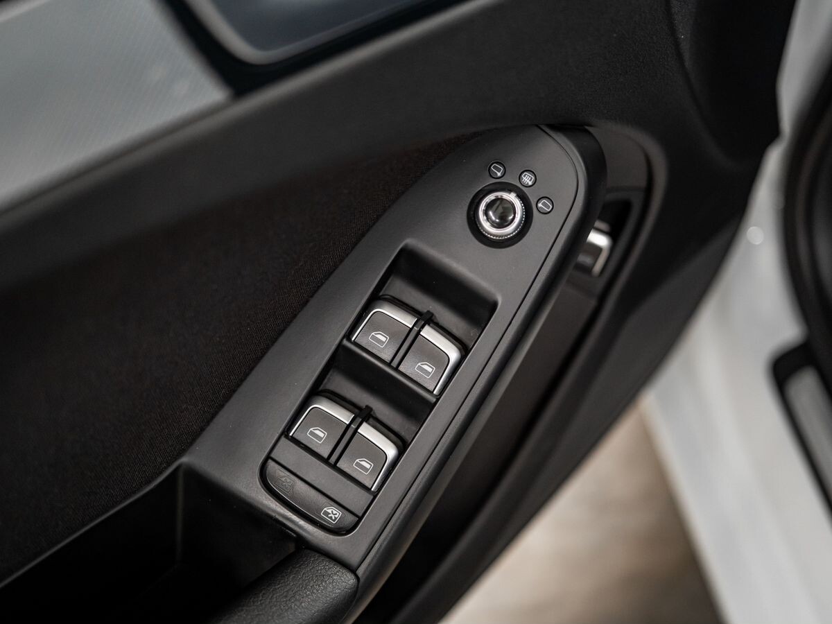 Audi A4 2012 - фото автомобиля