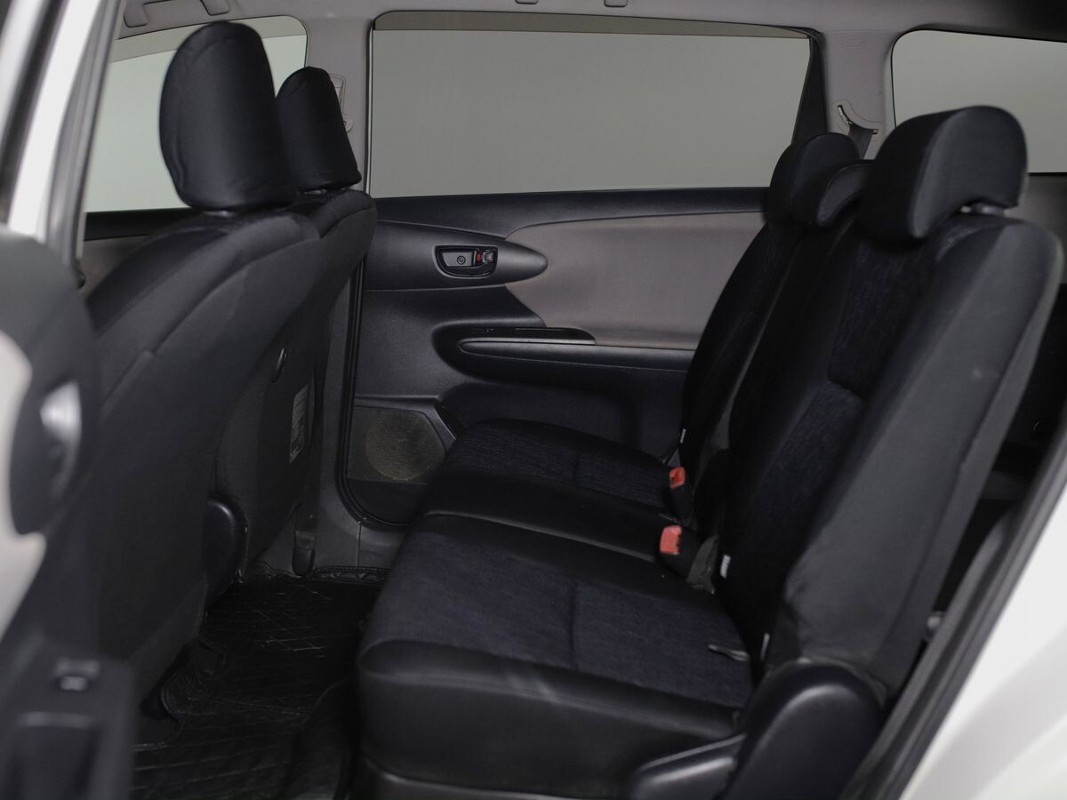 Toyota Wish 2010 - фото автомобиля