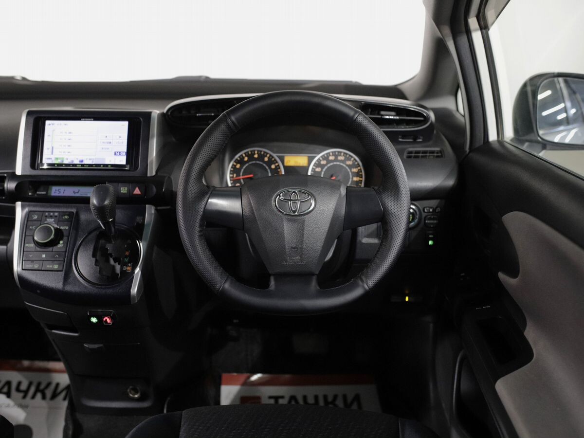 Toyota Wish 2010 - фото автомобиля