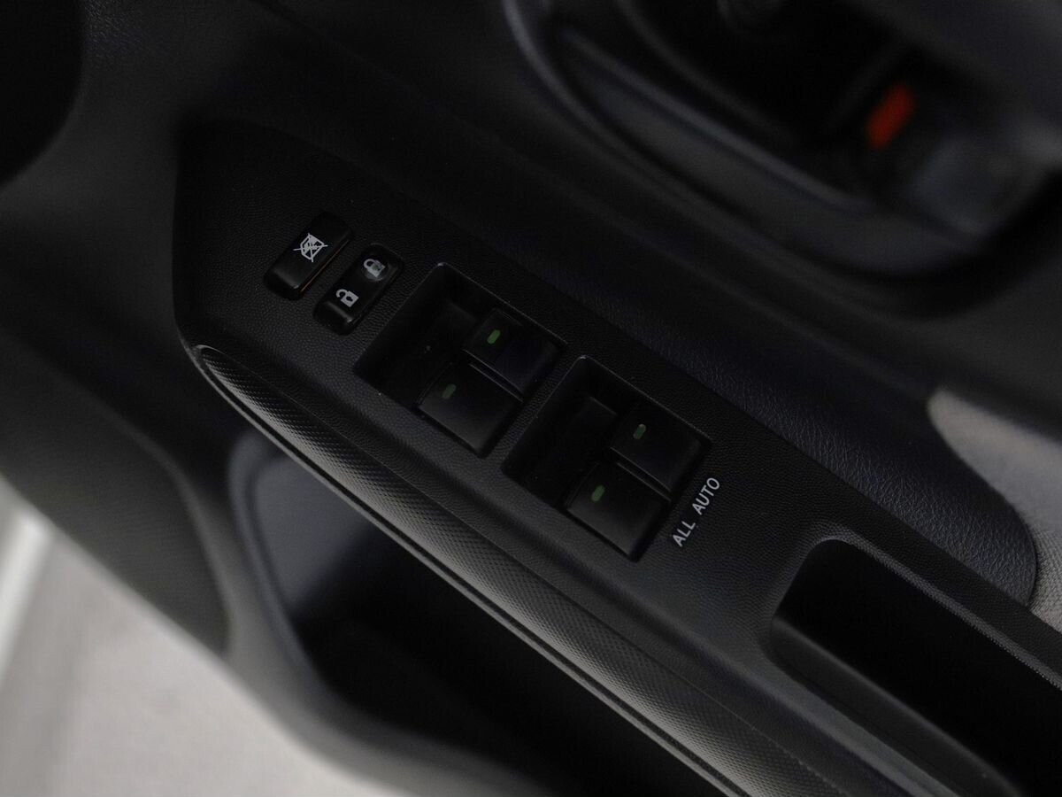 Toyota Wish 2010 - фото автомобиля