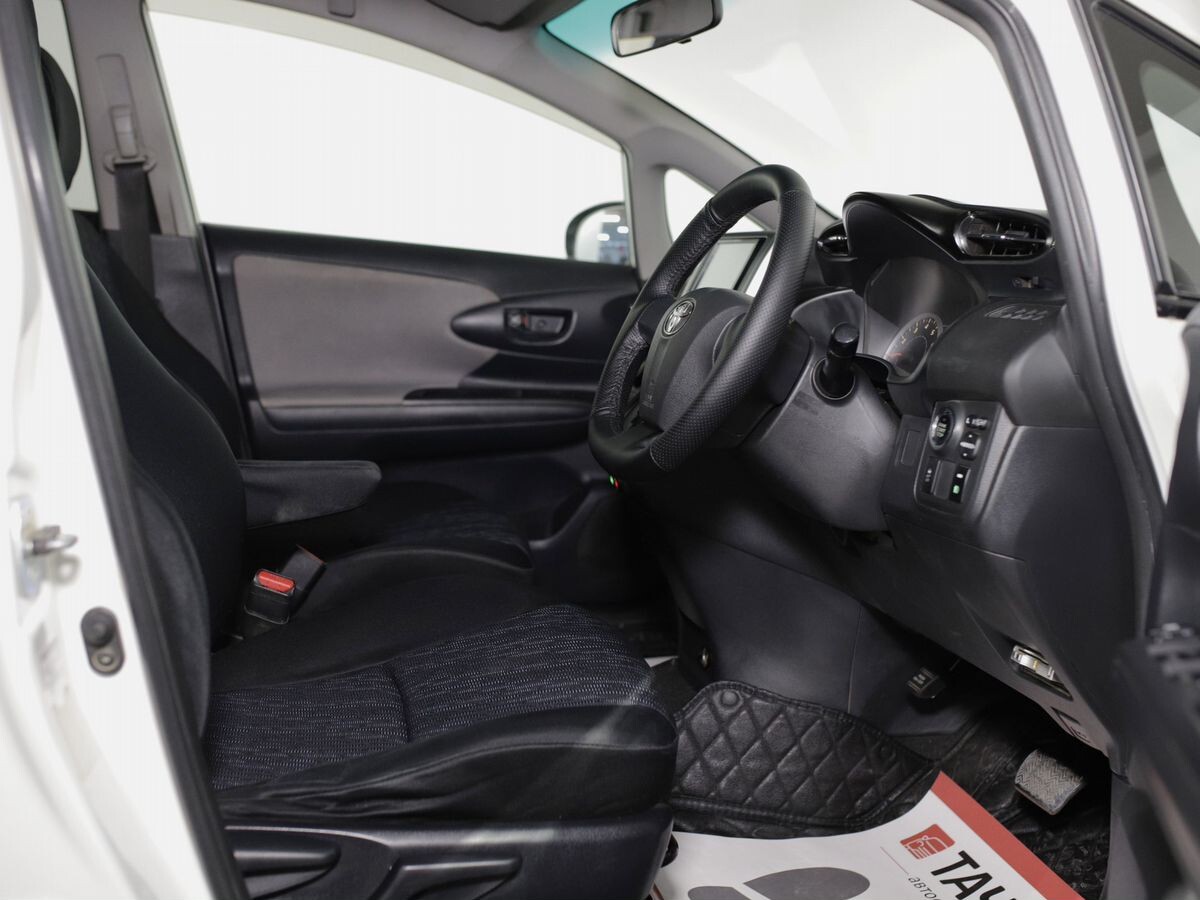 Toyota Wish 2010 - фото автомобиля