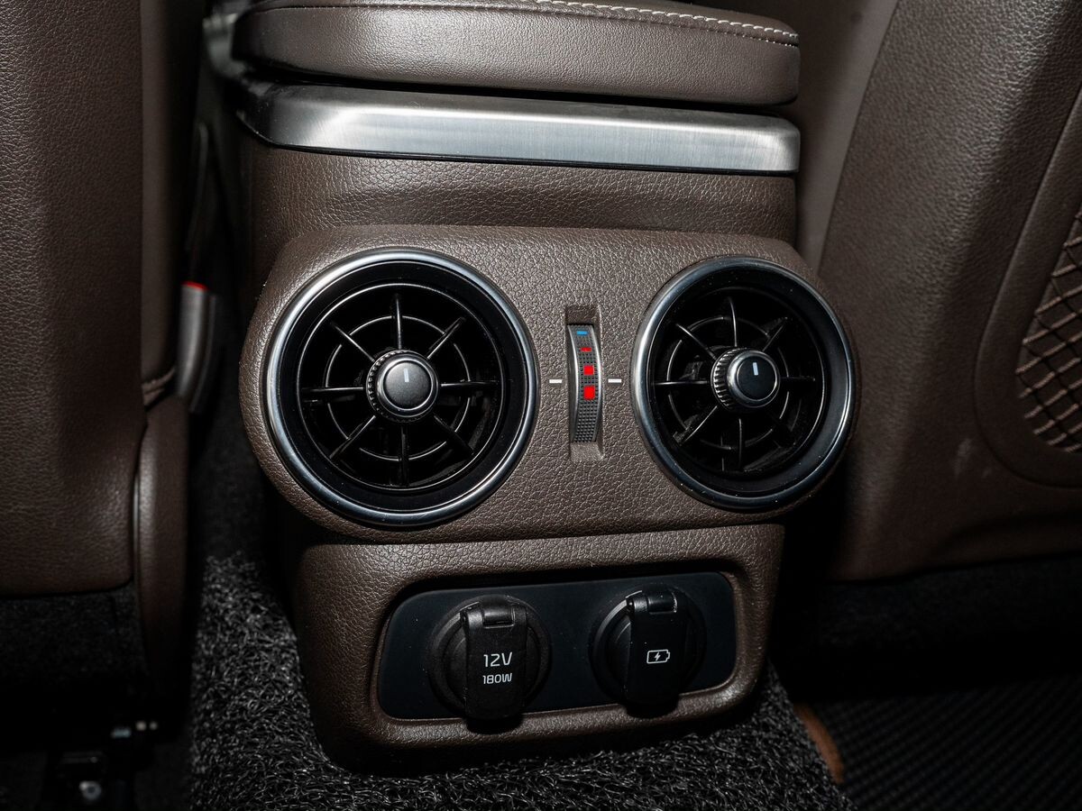 Kia Stinger 2019 - фото автомобиля