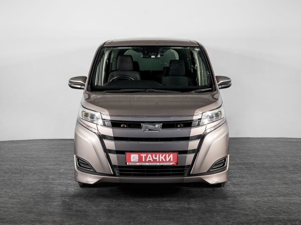 Toyota Noah 2017 - фото автомобиля