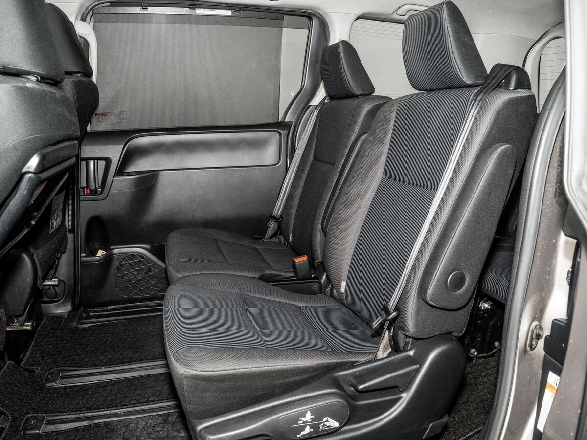 Toyota Noah 2017 - фото автомобиля