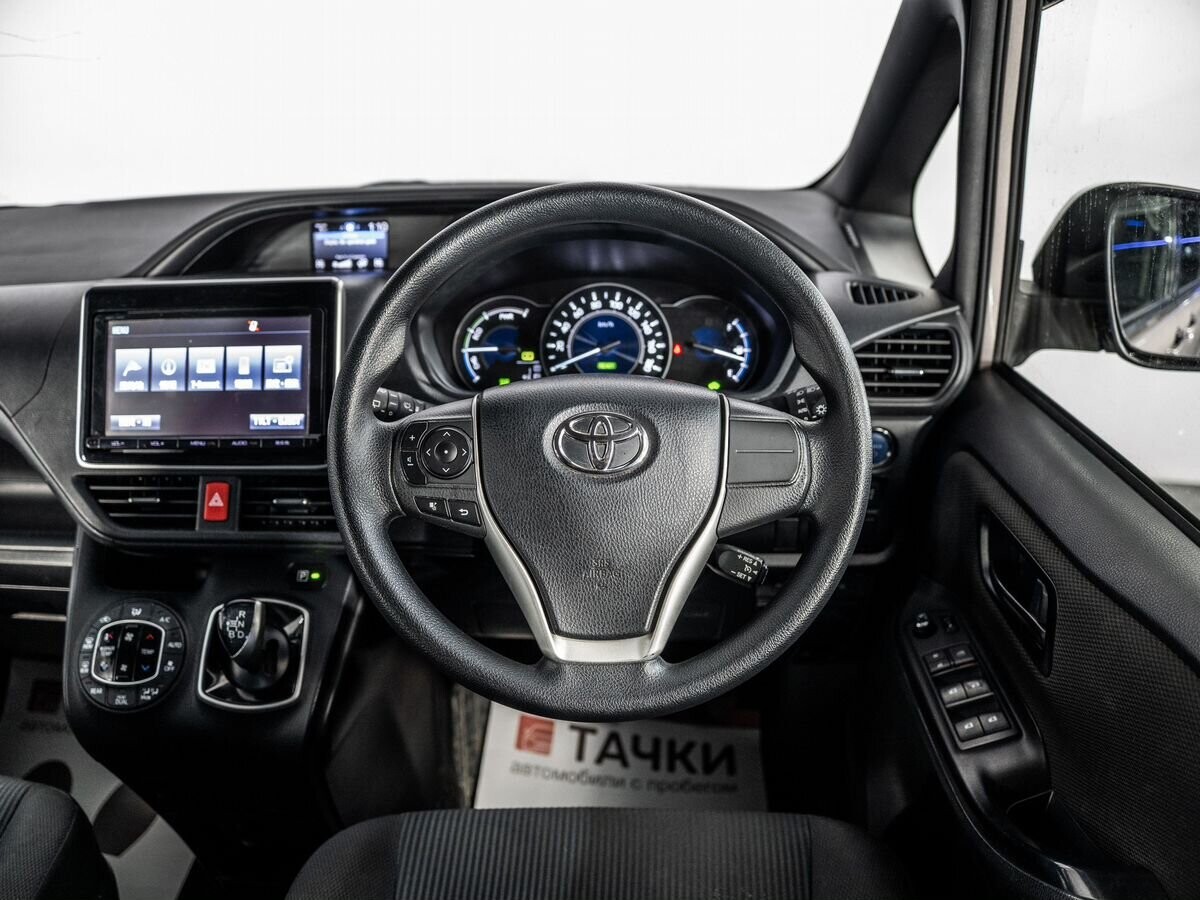 Toyota Noah 2017 - фото автомобиля