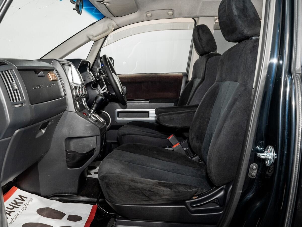 Mitsubishi Delica D:5 2008 - фото автомобиля