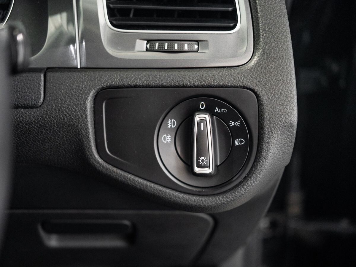 Volkswagen Golf 2015 - фото автомобиля