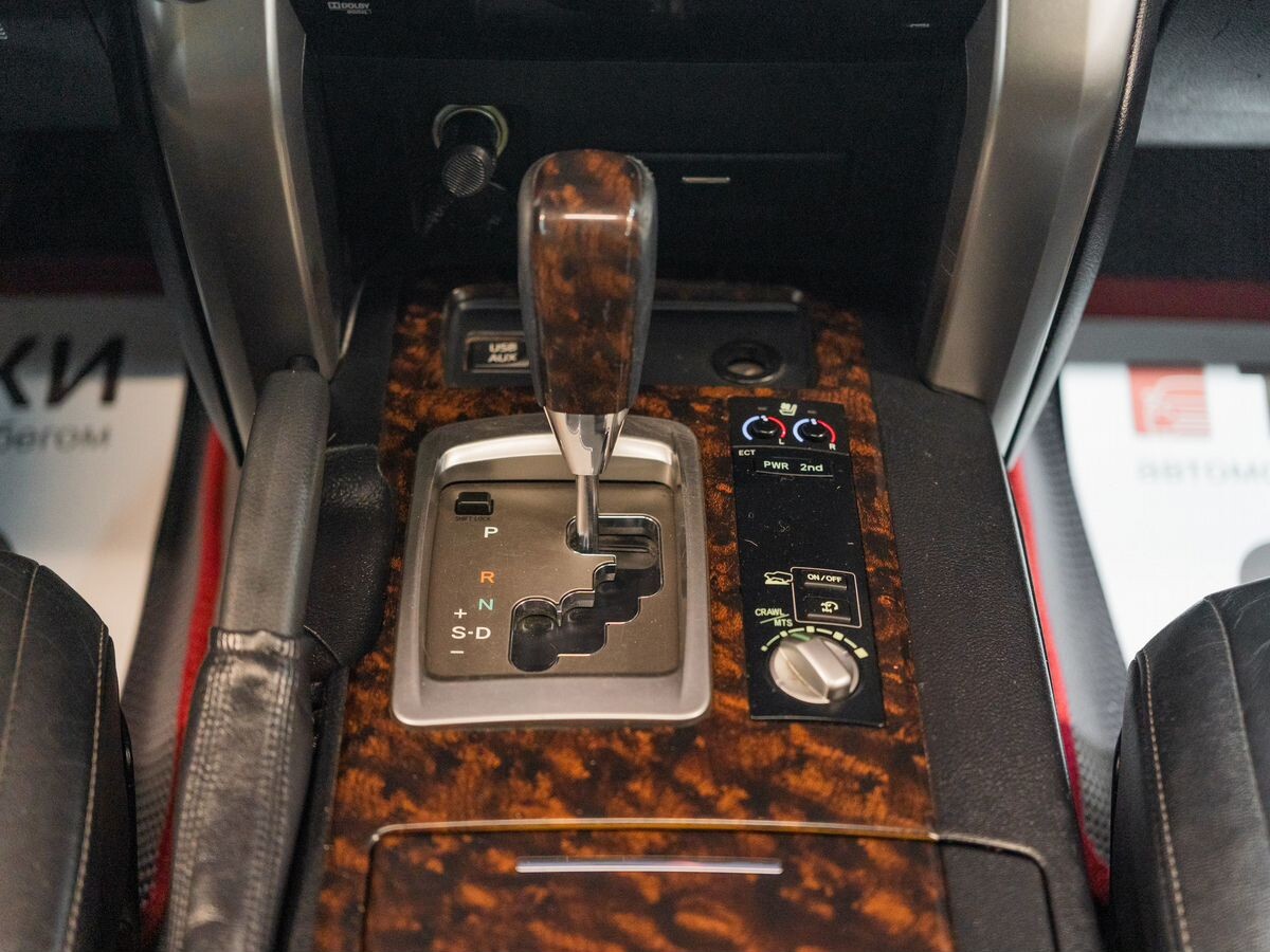 Toyota Land Cruiser 2013 - фото автомобиля