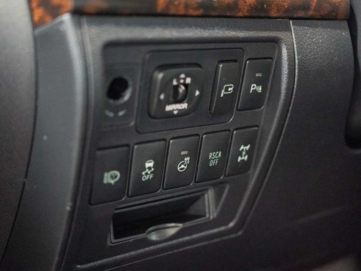 Toyota Land Cruiser 2013 - фото автомобиля