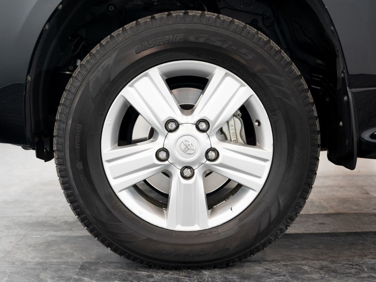 Toyota Land Cruiser 2013 - фото автомобиля