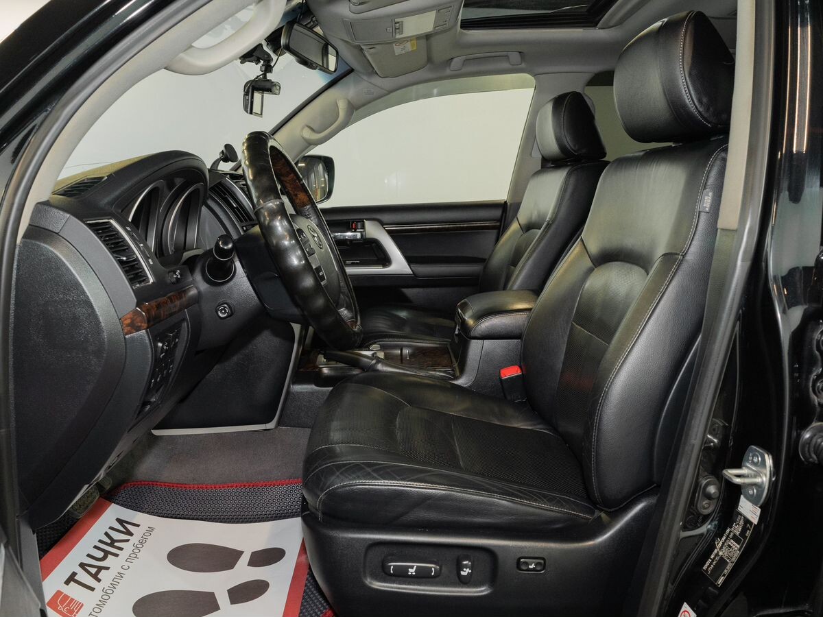 Toyota Land Cruiser 2013 - фото автомобиля