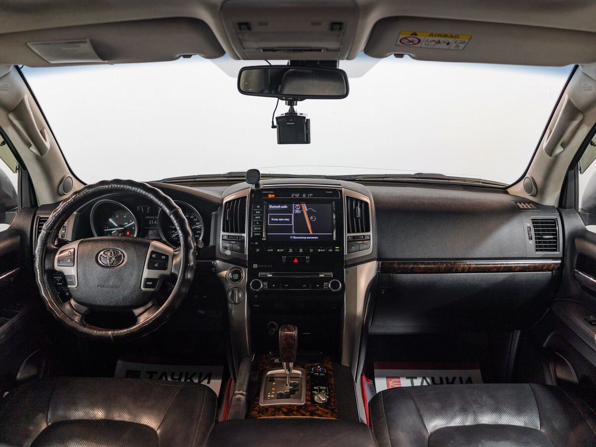 Toyota Land Cruiser 2013 - фото автомобиля
