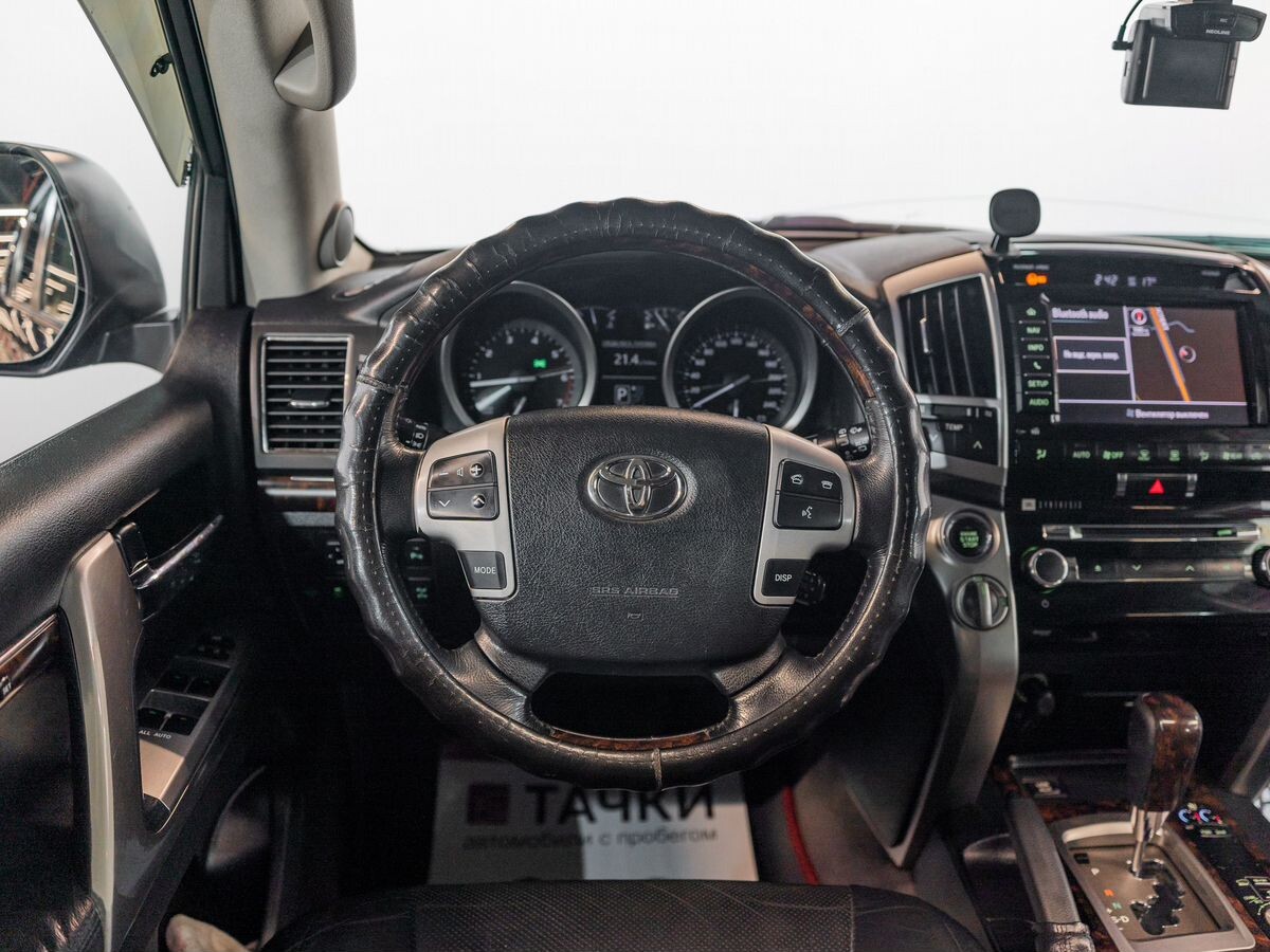 Toyota Land Cruiser 2013 - фото автомобиля