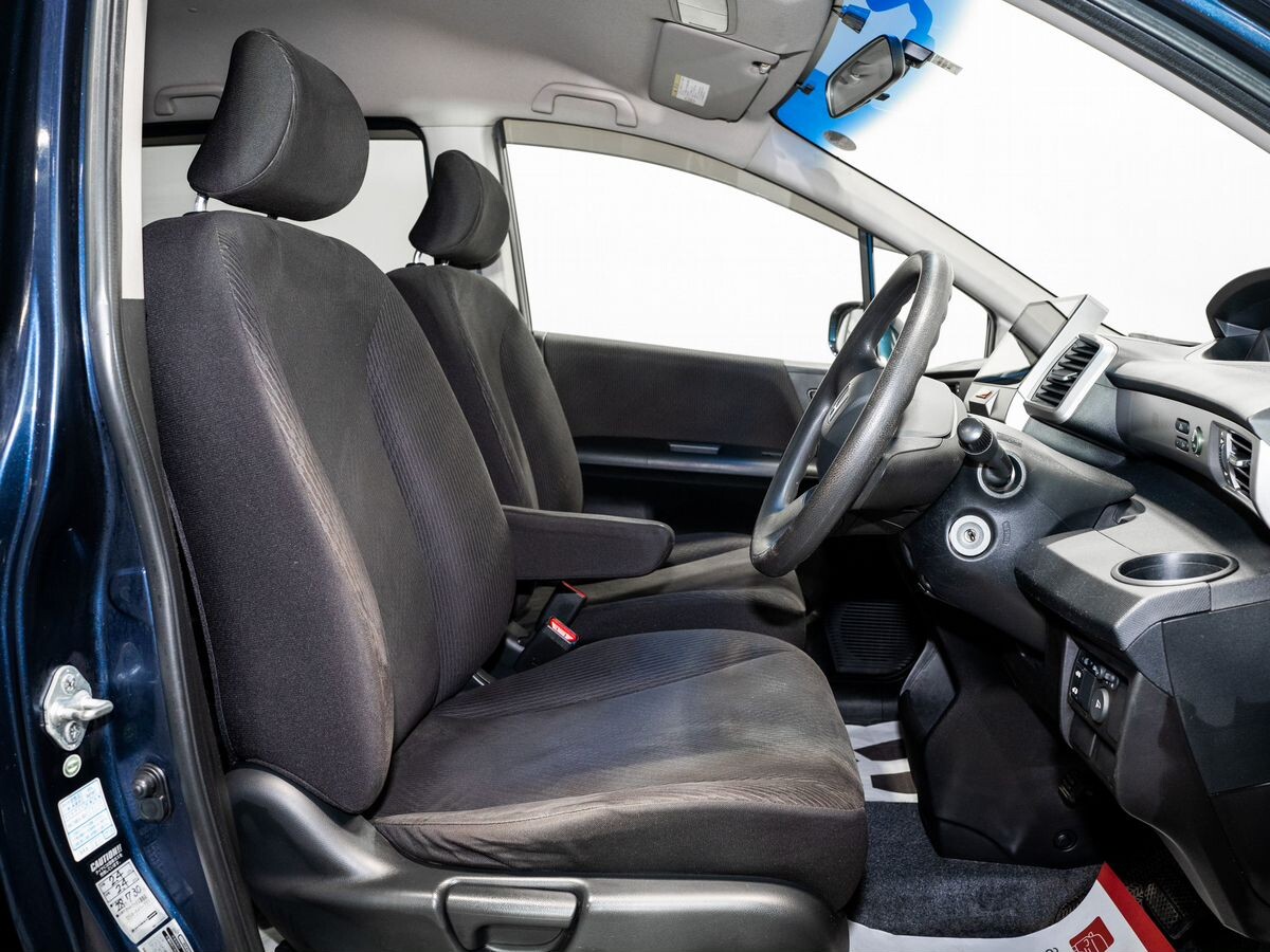 Honda Freed 2011 - фото автомобиля