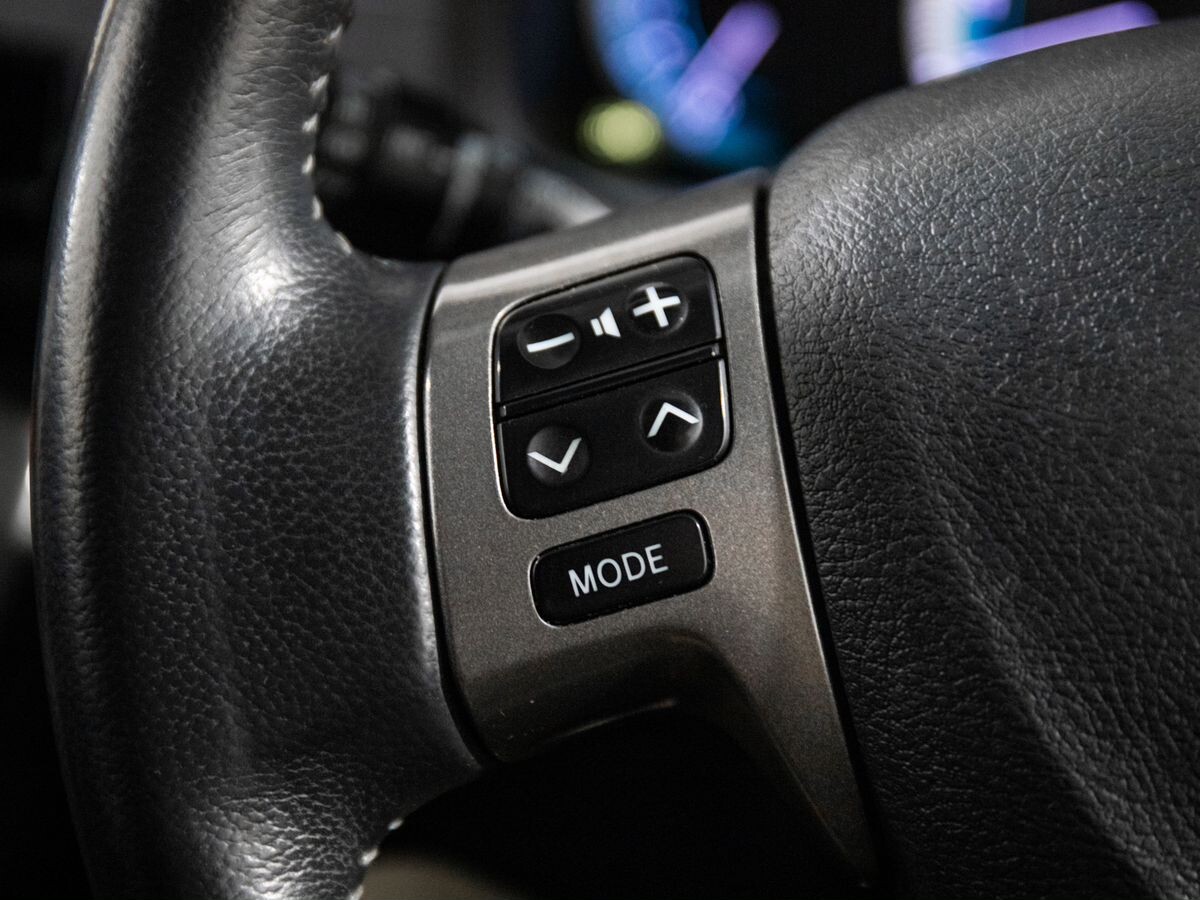 Toyota ISis 2009 - фото автомобиля