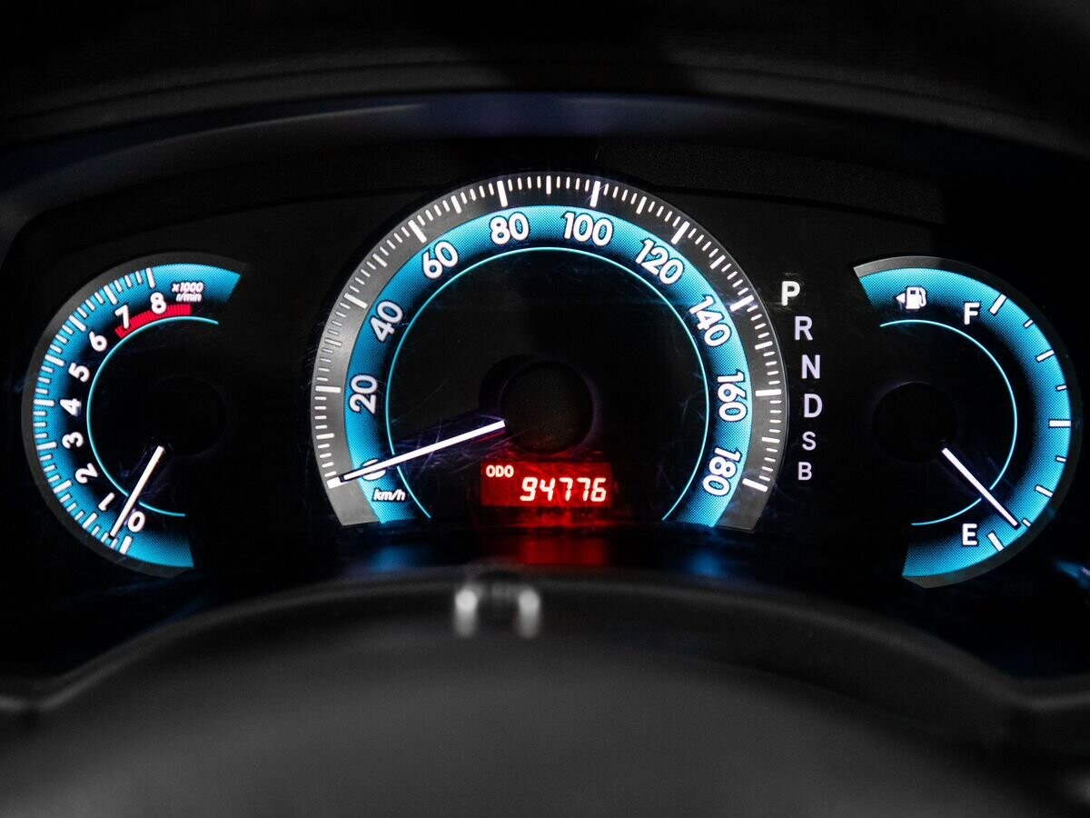 Toyota ISis 2009 - фото автомобиля